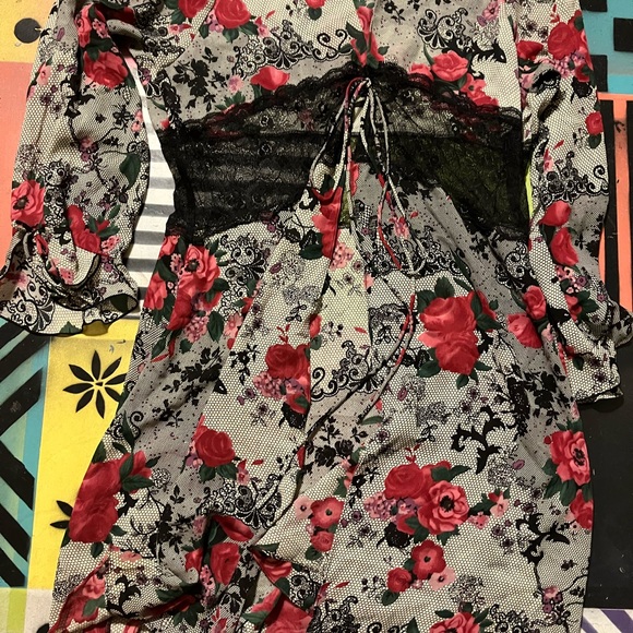 Je T'adore Sexy Intimate Lingerie Robe. - Picture 2 of 6